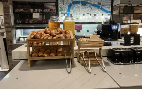 What Time Should Hotel Breakfast End